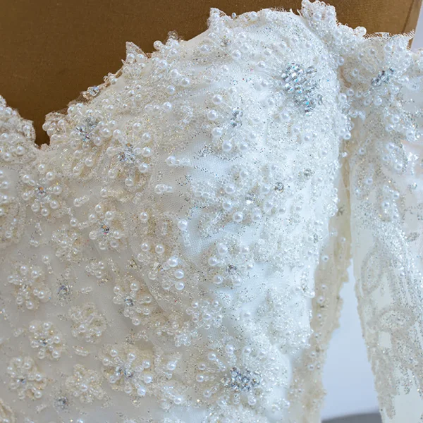 Luxury / Gorgeous White Bridal Wedding Dresses 2021 Ball Gown Off-The-Shoulder Long Sleeve Backless Appliques Lace Handmade  Beading Pearl Chapel Train Ruffle