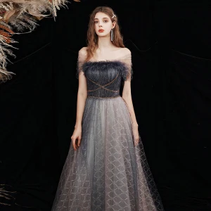 Élégant Noire Gris Robe De Bal 2021 Princesse De L 039 Épaule Manches Courtes Perlage Glitter À Carreaux Tulle Train De Balayage Volants Dos Nu Robe De Ceremonie