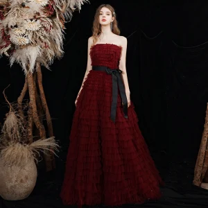 Chic Belle Bordeaux Robe De Soirée 2021 Princesse Bustier Sans Manches Ceinture Glitter Tulle Train De Balayage Volants En Cascade Dos Nu Robe De Ceremonie