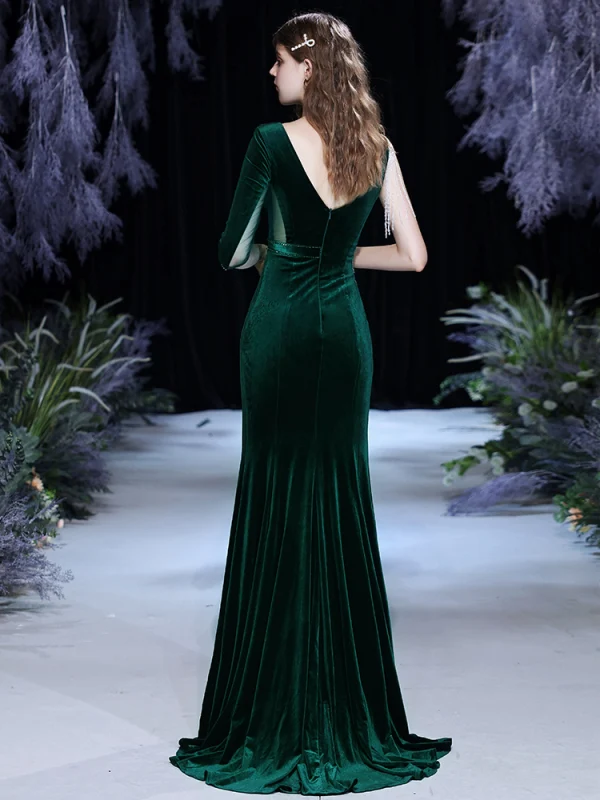 Sexy Vert Foncé Hiver Transparentes Velour Robe De Soirée 2021 Trompette / Sirène Col v profond 1/2 Manches Perlage Gland Train De Balayage Volants Dos Nu Robe De Ceremonie