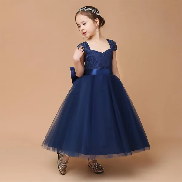 Classic Navy Blue Lace Birthday Flower Girl Dresses 2021 Ball Gown Square Neckline Short Sleeve Backless Bow Sash Ankle Length Ruffle