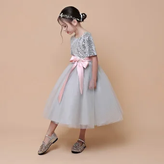 Mode Argenté Robe Ceremonie Fille 2021 Robe Boule Encolure Dégagée Manches Courtes Paillettes Ceinture Thé Longueur Volants