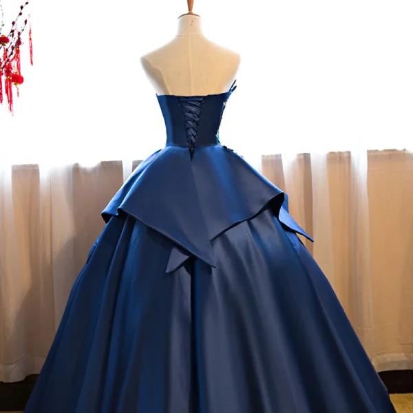 Vintage / Retro Royal Blue Satin Dancing Prom Dresses 2021 Ball Gown Strapless Sleeveless Appliques Embroidered Floor-Length / Long Ruffle Backless Formal Dresses