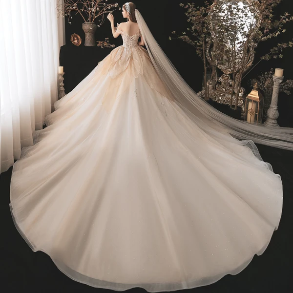 Charmant Champagne Transparentes La Mariée Robe De Mariée 2021 Robe Boule De l'épaule Manches Courtes Dos Nu Appliques En Dentelle Paillettes Perlage Glitter Tulle Cathedral Train Volants