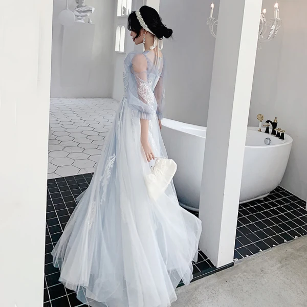 Style Victorien Bleu Ciel Dansant Robe De Bal 2021 Princesse Transparentes Encolure Dégagée Gonflée Manches Longues Appliques En Dentelle Perlage Faux Diamant Longue Volants Dos Nu Robe De Ceremonie