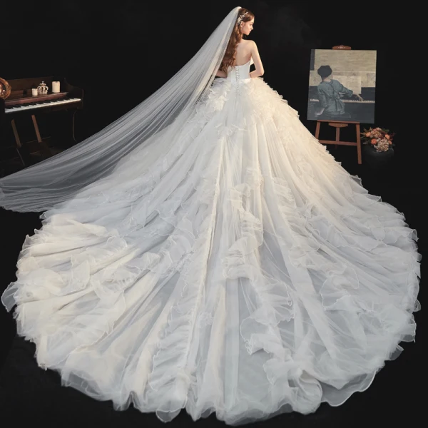 High-end Ivory Organza Bridal Wedding Dresses 2021 Ball Gown Strapless Sleeveless Backless Appliques Lace Sequins Beading Cathedral Train Ruffle