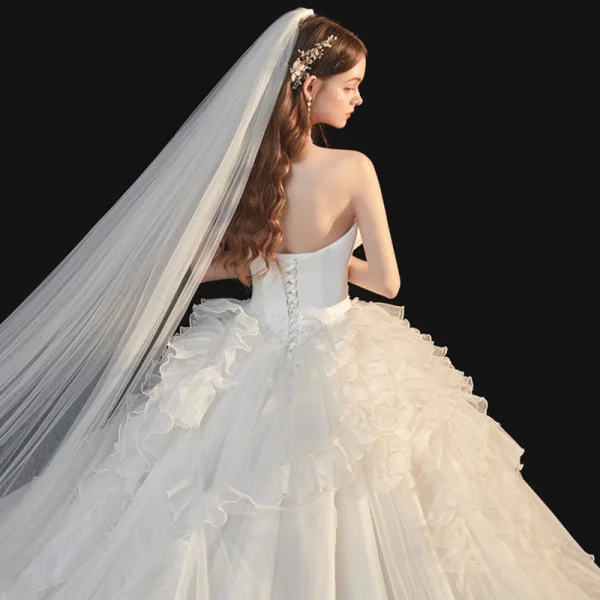 High-end Ivory Organza Bridal Wedding Dresses 2021 Ball Gown Strapless Sleeveless Backless Appliques Lace Sequins Beading Cathedral Train Ruffle