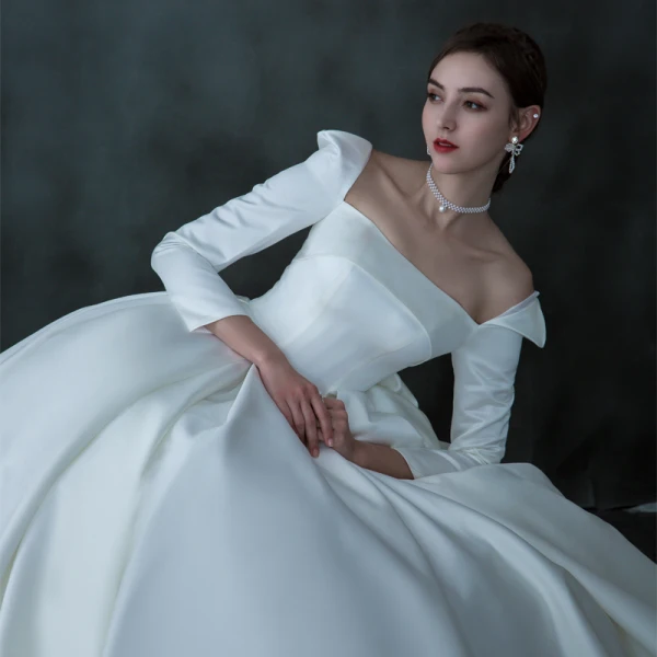 Vintage / Retro Ivory Satin Winter Bridal Wedding Dresses 2021 Ball Gown Square Neckline Long Sleeve Backless Cathedral Train Ruffle