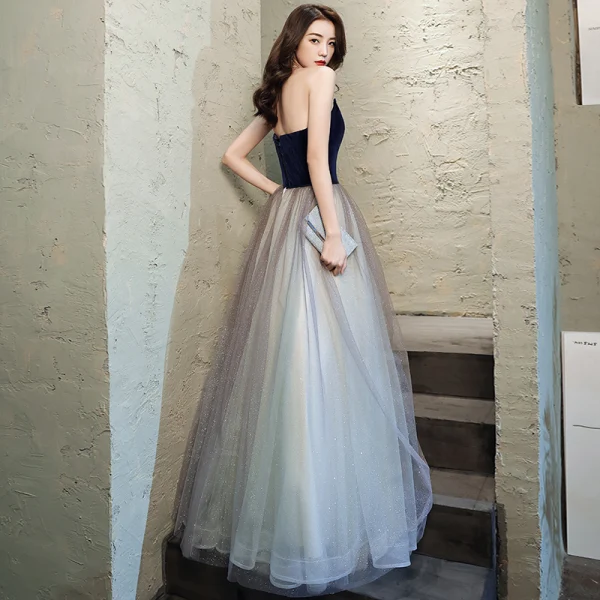 Elegant Mørk Marineblå Gradient-Farge Dancing Ballkjoler 2021 Prinsesse Kjæreste Uten Ermer Sash Glitter Tyll Lange Buste Ryggløse Formelle Kjoler