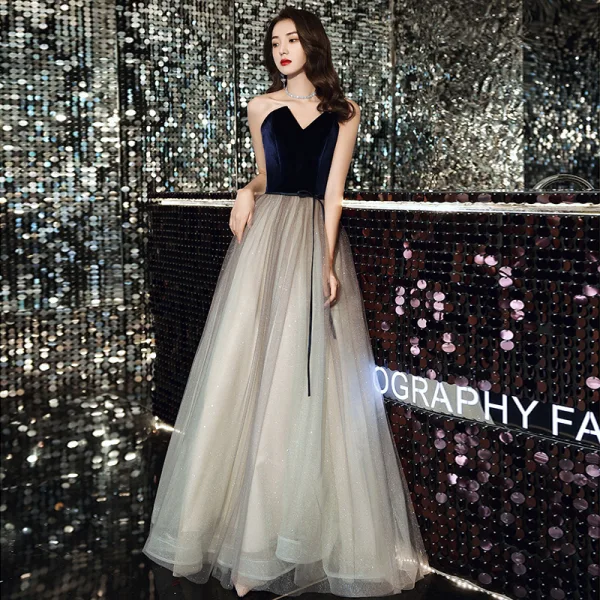 Elegant Mørk Marineblå Gradient-Farge Dancing Ballkjoler 2021 Prinsesse Kjæreste Uten Ermer Sash Glitter Tyll Lange Buste Ryggløse Formelle Kjoler