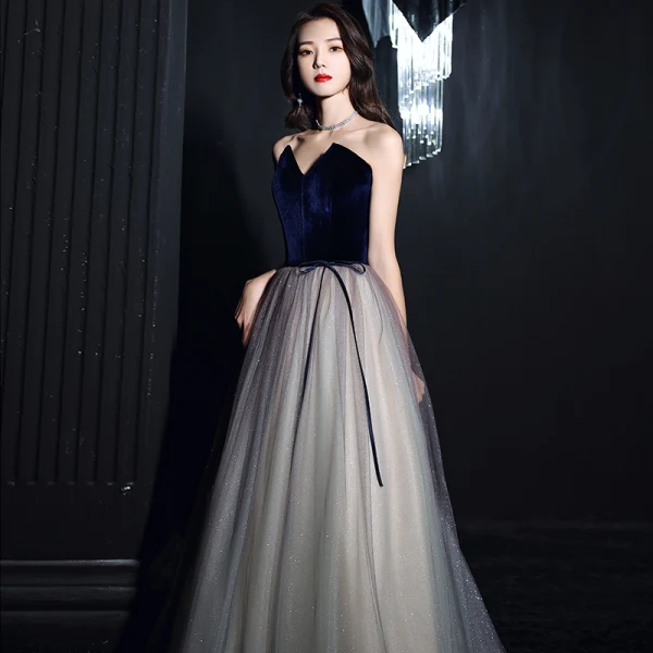 Elegant Mørk Marineblå Gradient-Farge Dancing Ballkjoler 2021 Prinsesse Kjæreste Uten Ermer Sash Glitter Tyll Lange Buste Ryggløse Formelle Kjoler