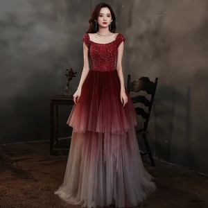 Haut De Gamme Bordeaux Dansant Robe De Bal 2021 Princesse Encolure Carrée Manches Courtes Perlage Train De Balayage Volants En Cascade Dos Nu Robe De Ceremonie