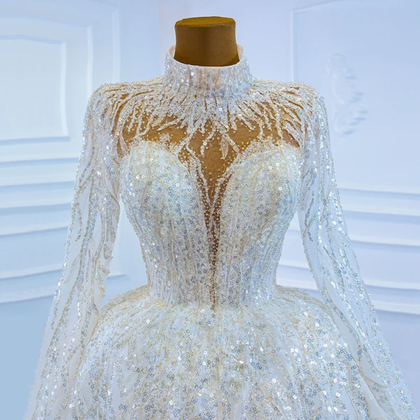 Illusion Weiß Durchsichtige Hochzeits Brautkleider / Hochzeitskleider 2021 Ballkleid Stehkragen Lange Ärmel Rückenfreies Handgefertigt Perlenstickerei Pailletten Hof-Schleppe Rüschen