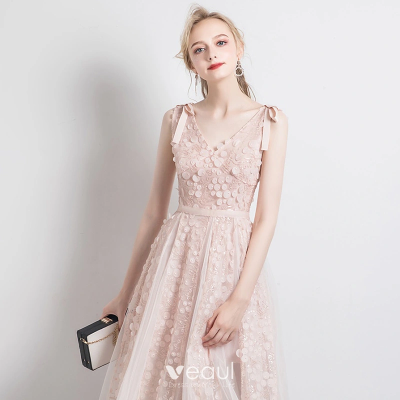 Chic / Beautiful Beige Homecoming Graduation Dresses 2021 A-Line / Princess V-Neck Sleeveless Appliques Lace Beading Sash Knee-Length Ruffle Backless