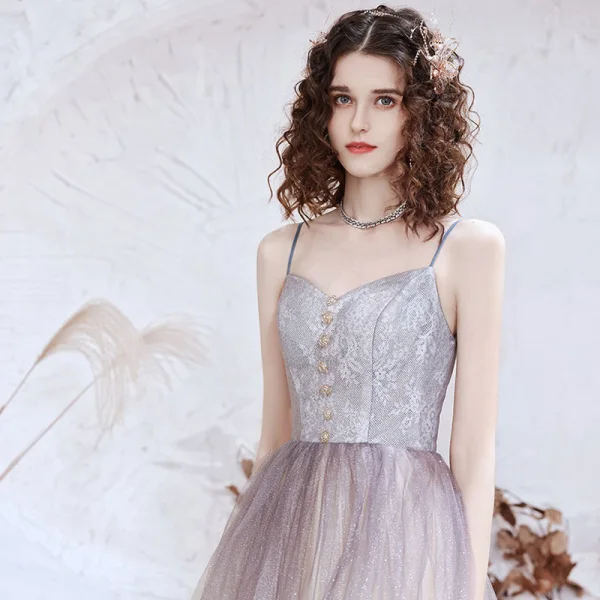 Elegante Lavendel Farbverlauf Tanzen Ballkleider 2021 A Linie Spaghettiträger Ärmellos Glanz Tülle Lange Rüschen Rückenfreies Festliche Kleider