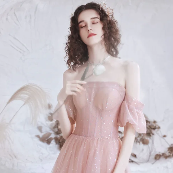 Bling Bling Rosa Ballkleider 2021 A Linie Off Shoulder Geschwollenes Kurze Ärmel Pailletten Sweep / Pinsel Zug Rüschen Rückenfreies Festliche Kleider