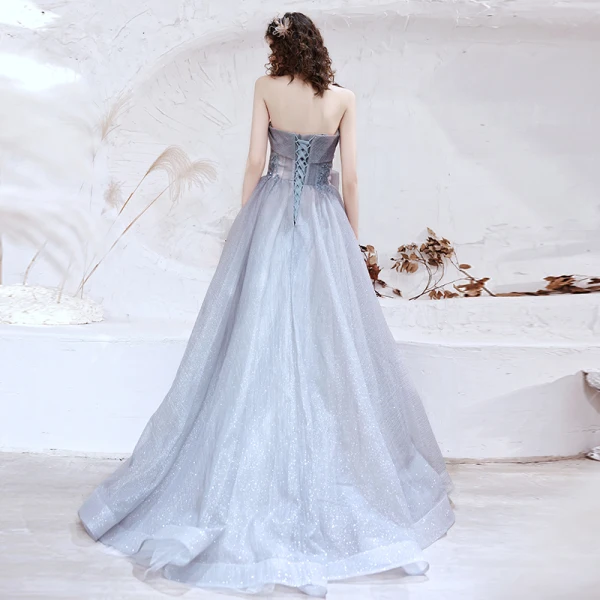 Haut de Gamme Gris Robe De Bal 2021 Princesse Bustier Sans Manches Perlage Glitter Tulle Train De Balayage Volants Dos Nu Robe De Ceremonie