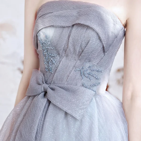Haut de Gamme Gris Robe De Bal 2021 Princesse Bustier Sans Manches Perlage Glitter Tulle Train De Balayage Volants Dos Nu Robe De Ceremonie