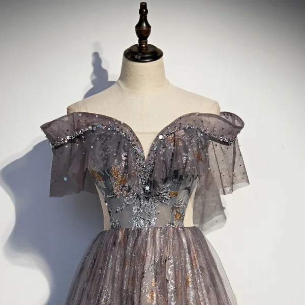 Bling Bling Grau Durchsichtige Ballkleider 2021 A Linie Off Shoulder Kurze Ärmel Perlenstickerei Pailletten Glanz Tülle Sweep / Pinsel Zug Rüschen Rückenfreies Festliche Kleider