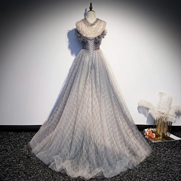 Elegante Grau Ballkleider 2021 A Linie Eckiger Ausschnitt Ärmellos Perlenstickerei Sweep / Pinsel Zug Rüschen Festliche Kleider