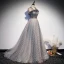 Elegante Grau Ballkleider 2021 A Linie Eckiger Ausschnitt Ärmellos Perlenstickerei Sweep / Pinsel Zug Rüschen Festliche Kleider