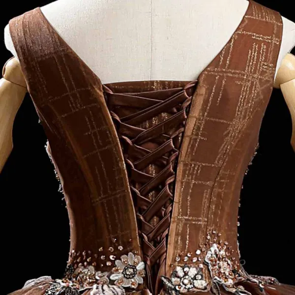 Haut de Gamme Marron Dansant Robe De Bal 2021 Robe Boule V-Cou Sans Manches Appliques En Dentelle Perlage Paillettes Longue Volants Dos Nu Robe De Ceremonie
