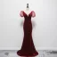 Sexy Bordeaux Velour Transparentes Robe De Soirée 2021 Trompette / Sirène Col v profond Gonflée Manches Courtes Perlage Faux Diamant Train De Balayage Dos Nu Robe De Ceremonie