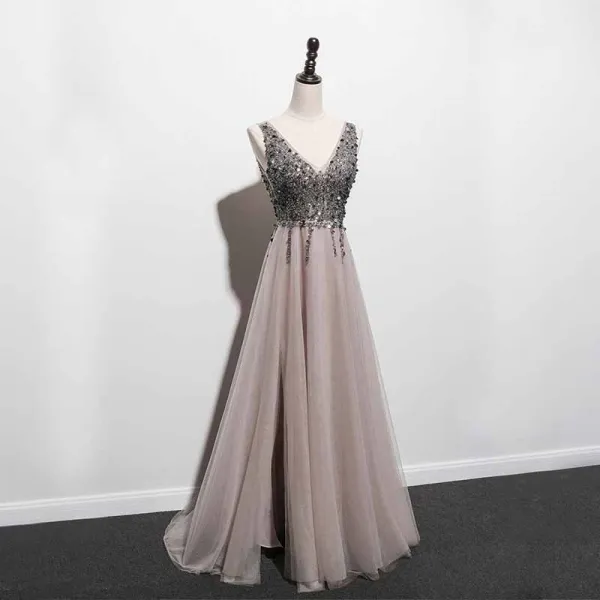 Illusion Grå Balklänningar 2021 Prinsessa V-Hals Ärmlös Beading Paljetter Slits Fram Svep Tåg Ruffle Halterneck Formella Klänningar