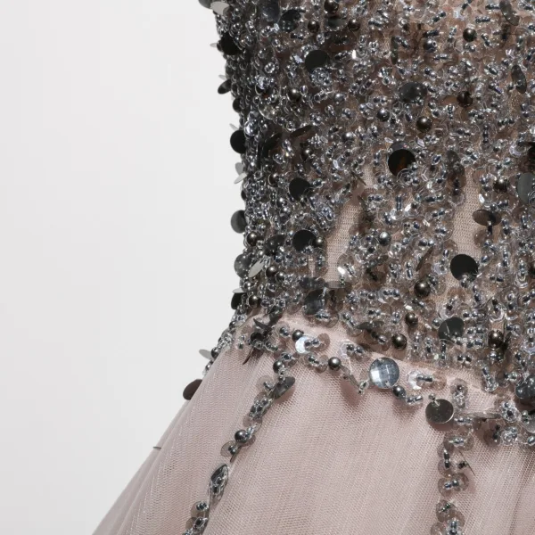 Illusion Grå Balklänningar 2021 Prinsessa V-Hals Ärmlös Beading Paljetter Slits Fram Svep Tåg Ruffle Halterneck Formella Klänningar