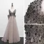 Illusion Grå Balklänningar 2021 Prinsessa V-Hals Ärmlös Beading Paljetter Slits Fram Svep Tåg Ruffle Halterneck Formella Klänningar