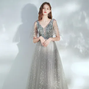 Élégant Argenté Dansant Robe De Bal 2021 Princesse Col V Profond Sans Manches Paillettes Tachetée Tulle Longue Volants Dos Nu Robe De Ceremonie