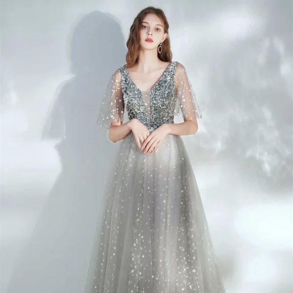 Élégant Argenté Dansant Robe De Bal 2021 Princesse Col v profond Sans Manches Paillettes Tachetée Tulle Longue Volants Dos Nu Robe De Ceremonie