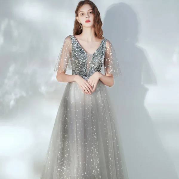 Élégant Argenté Dansant Robe De Bal 2021 Princesse Col v profond Sans Manches Paillettes Tachetée Tulle Longue Volants Dos Nu Robe De Ceremonie