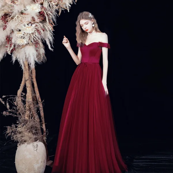 Modest / Simple Burgundy Dancing Prom Dresses 2021 A-Line / Princess Off-The-Shoulder Short Sleeve Sash Floor-Length / Long Pleated Backless Formal Dresses