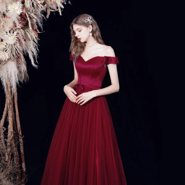 Modest / Simple Burgundy Dancing Prom Dresses 2021 A-Line / Princess Off-The-Shoulder Short Sleeve Sash Floor-Length / Long Pleated Backless Formal Dresses