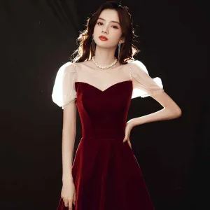 Vintage Burgunder Velour Vinter Homecoming Graduation Kjoler 2021 Prinsesse Firkantet Hals Puffy Korte Ermer Beading Lange Buste Ryggløse Formelle Kjoler