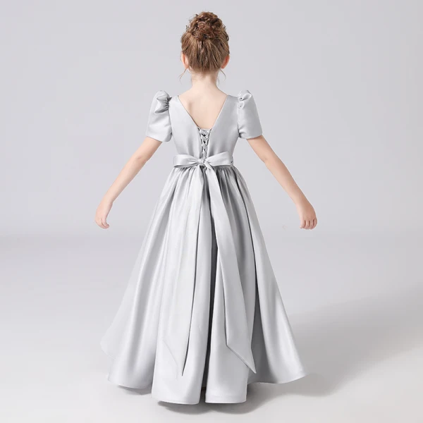 Simple Argenté Satin Anniversaire Robe Ceremonie Fille 2021 Princesse Encolure Carrée Manches Courtes Dos Nu Noeud Ceinture Longue Volants