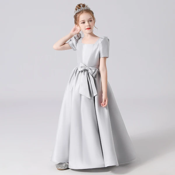Simple Argenté Satin Anniversaire Robe Ceremonie Fille 2021 Princesse Encolure Carrée Manches Courtes Dos Nu Noeud Ceinture Longue Volants