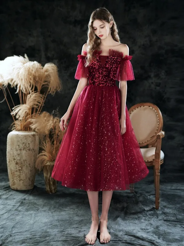 Scintillantes Bordeaux de retour Robe De Graduation 2021 Princesse Encolure Carrée Sans Manches Paillettes Glitter Tulle Thé Longueur Volants Dos Nu Robe De Ceremonie