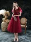 Scintillantes Bordeaux de retour Robe De Graduation 2021 Princesse Encolure Carrée Sans Manches Paillettes Glitter Tulle Thé Longueur Volants Dos Nu Robe De Ceremonie
