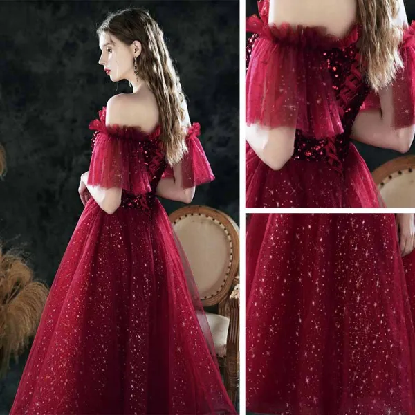 Scintillantes Bordeaux de retour Robe De Graduation 2021 Princesse Encolure Carrée Sans Manches Paillettes Glitter Tulle Thé Longueur Volants Dos Nu Robe De Ceremonie
