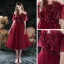 Scintillantes Bordeaux de retour Robe De Graduation 2021 Princesse Encolure Carrée Sans Manches Paillettes Glitter Tulle Thé Longueur Volants Dos Nu Robe De Ceremonie
