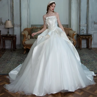 Luxury Gorgeous White Satin Bridal Wedding Dresses 2021 Ball Gown Strapless Sleeveless Backless Beading Sequins Cathedral Train Ruffle