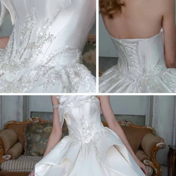 Luxe Blanche Satin La Mariée Robe De Mariée 2021 Robe Boule Bustier Sans Manches Dos Nu Perlage Paillettes Cathedral Train Volants