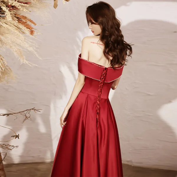 Chic / Beautiful Red Satin Dancing Prom Dresses 2021 A-Line / Princess Off-The-Shoulder Short Sleeve Beading Floor-Length / Long Ruffle Backless Formal Dresses