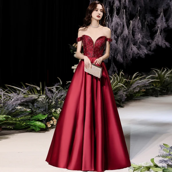 High-end Burgundy Satin Dancing Prom Dresses 2021 A-Line / Princess Off-The-Shoulder Short Sleeve Beading Floor-Length / Long Ruffle Backless Formal Dresses