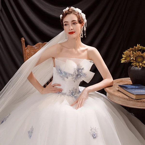 Affordable White Outdoor / Garden Wedding Dresses 2021 Ball Gown Strapless Sleeveless Backless Appliques Lace Beading Floor-Length / Long Ruffle