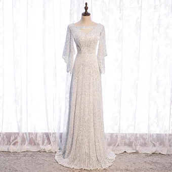Scintillantes Paillettes Blanche Robe De Bal 2021 Princesse Encolure Carrée Manches Longues Train De Balayage Volants Dos Nu Robe De Ceremonie