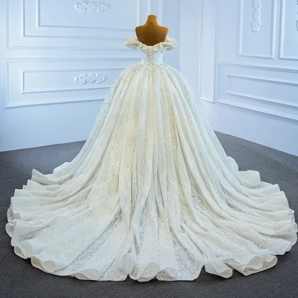 Luxus / Herrlich Ivory / Creme Hochzeits Brautkleider / Hochzeitskleider 2021 Ballkleid Off Shoulder Kurze Ärmel Rückenfreies Perlenstickerei Perle Glanz Tülle Kapelle-Schleppe Rüschen