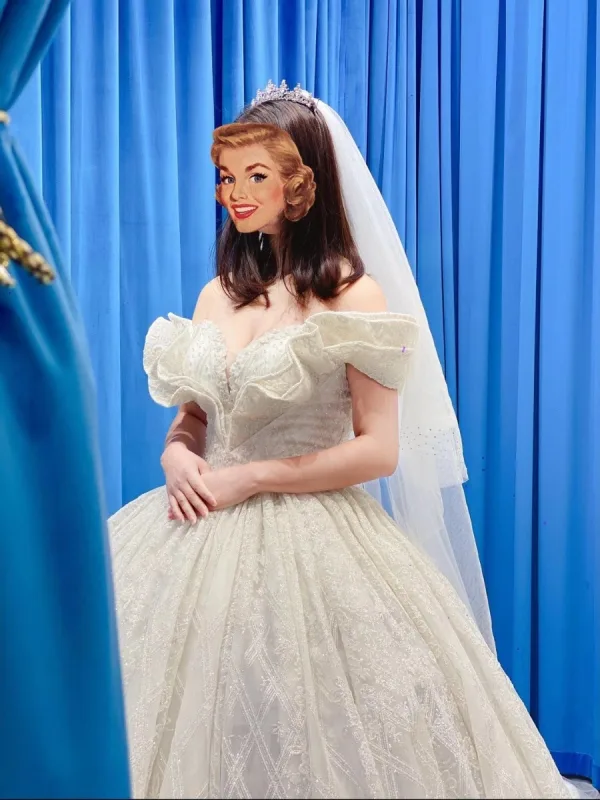 Luxus / Herrlich Ivory / Creme Hochzeits Brautkleider / Hochzeitskleider 2021 Ballkleid Off Shoulder Kurze Ärmel Rückenfreies Perlenstickerei Perle Glanz Tülle Kapelle-Schleppe Rüschen